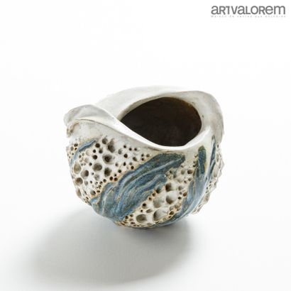 null ARAGUNDI-HANUS Amanda (born 1964)

Shell bowl in grog stoneware modelled with...