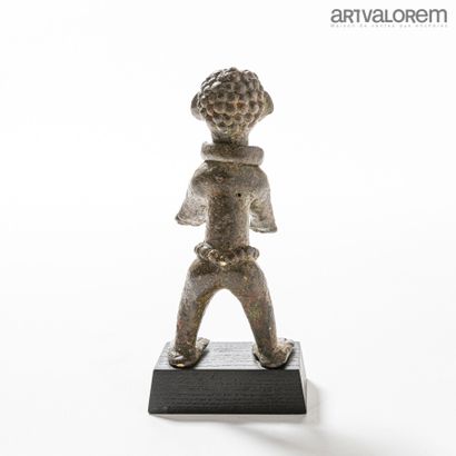 null TIV (Nigeria)

Female statue in bronze, wearing a beaded belt and a torque....