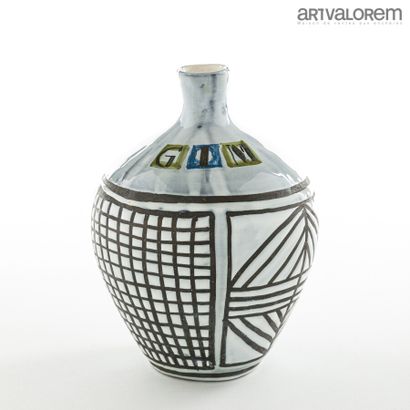 null ROGER CAPRON (1922-2006) - VALLAURIS

Bouteille " Gin " en céramique émaillée...