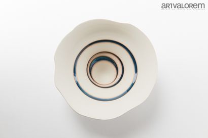 null FUKUMOTO Fuku (born 1973)

Porcelain bowl with a spiral decoration enamelled...