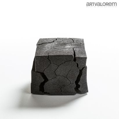 SERRA Joan (XX-XXI) 
Cube in black cracked...