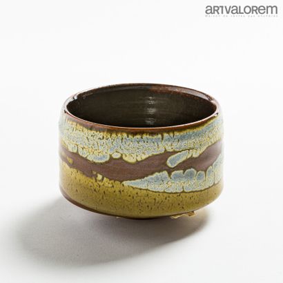 null BUTE Patrick (born in 1954)

Straight bowl on heel in stoneware with ochre enamelled...