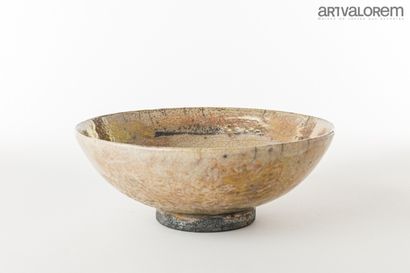 null KANNO Mami (20th-21st century)

Large raku stoneware bowl on heel with enamelled,...