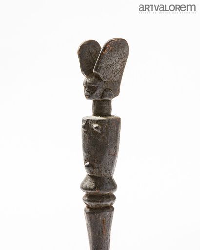 null Set of 3 anthropomorphic hairpins KWERE (Tanzania)

H. 18 to 19 cm