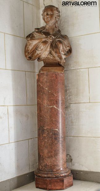 null Colonne sellette en stuc façon marbre griotte

Hauteur : 114 cm

(Accidents)



FRAIS...