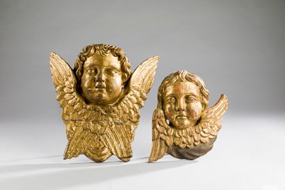 null Deux têtes d'ange ailées en bois sculpté doré. 

Travail du XVIIIème siècle

Hauteur:...