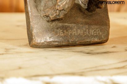null DE FRAGUIER (XXème siècle)

Cocker en bronze à patine brune signé sur la terrasse.

Hauteur:...