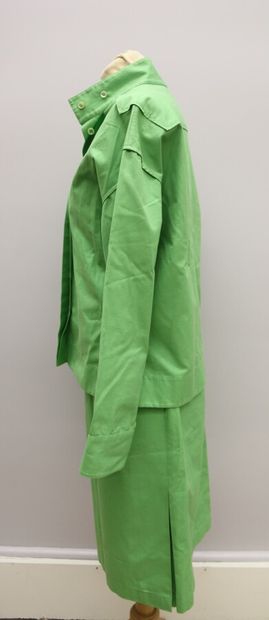 null YVES SAINT LAURENT Rive Gauche

Tailleur jupe en coton vert anis.

Veste se...