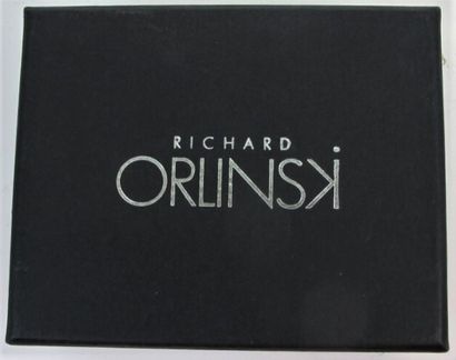 null Richard ORLINSKI

Porte-clefs en métal argenté représentant un gorille, signé.

H....