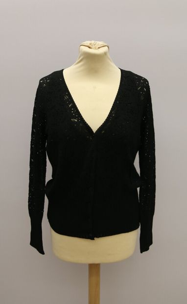 null CHRISTIAN DIOR

Ensemble gilet et débardeur col V en dentelle noire. Gilet se...