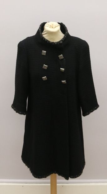 null CHANEL Collection Paris-Byzance

Veste longue en laine noire, doublure en soie...