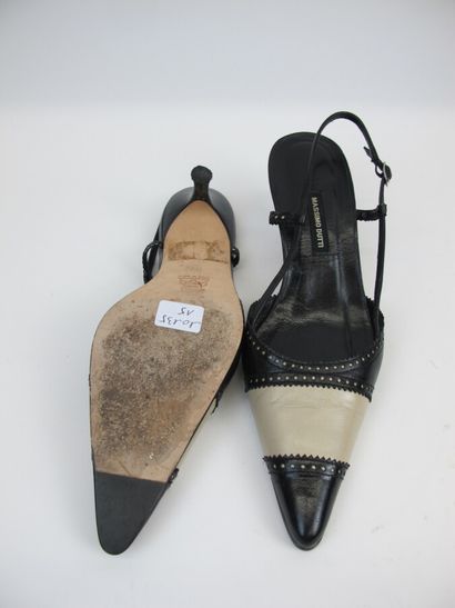 null MASSIMO DUTTI

Paire de sandales en cuir bicolore noir et ivoire, bords dentelés,...