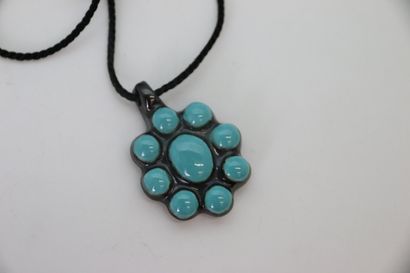 null BAUCHET XXe siècle

Médaillon polylobé en faïence émaillé turquoise et noir...