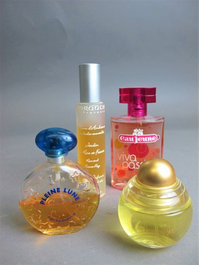 null Divers parfumeurs 

Un flacon Eau Jeune "Viva Passion" 75ml, un flacon "Durance"...