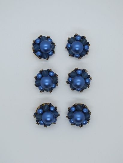 null Lot de 6 boutons composés de boules bleues et métal doré. 

D. 3 cm