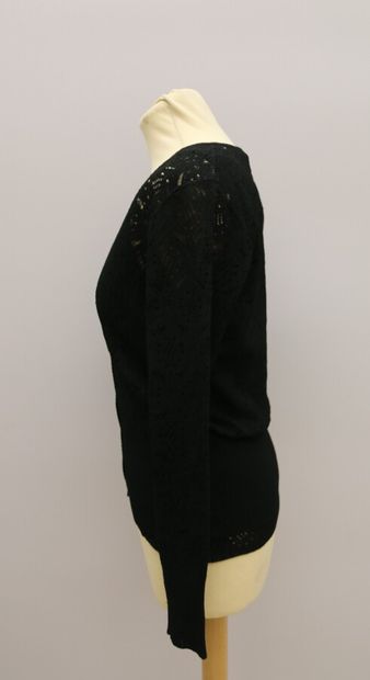 null CHRISTIAN DIOR

Ensemble gilet et débardeur col V en dentelle noire. Gilet se...