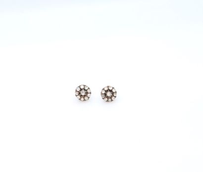 null Paire de clous d'oreilles en or rose 585°/°° et 375°/°° de forme marguerite...