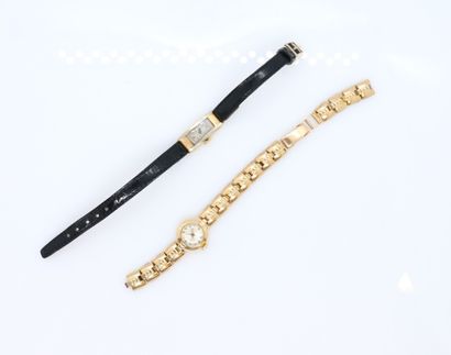 null Deux montres bracelet de dame en or jaune 750°/°°.

Poids brut: 28,3 g 

(bracelet...