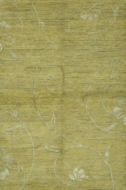 null Modern contemporary carpet XXth.

Wool velvet, silk flowers, on a cotton foundation.

...