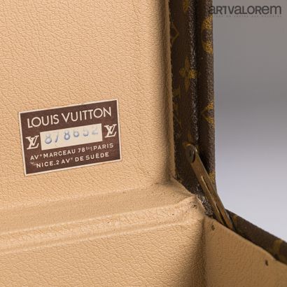 null LOUIS VUITTON

Super president suitcase in coated canvas monogrammed LV

Lozine...