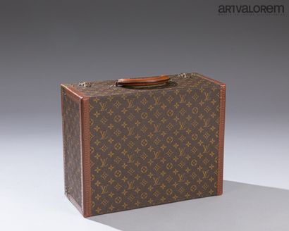 null LOUIS VUITTON

Super president suitcase in coated canvas monogrammed LV

Lozine...