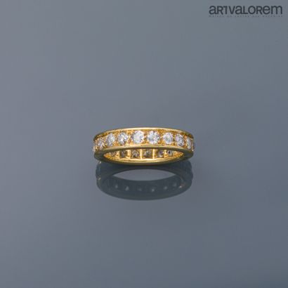 null American wedding ring in yellow gold 750°/°° set with brilliant-cut diamonds.

Weight...