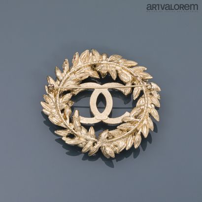 null CHANEL - Spring 2010 Collection

Gold-plated metal and colorless rhinestone...