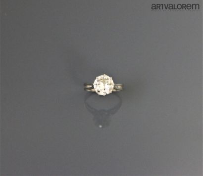 null Solitaire ring in white gold 750°/°° set with a brilliant cut diamond.

Weight...