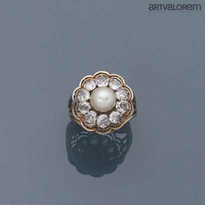 null Daisy ring in white gold 750°/°° and silver centered by a cultured pearl in...