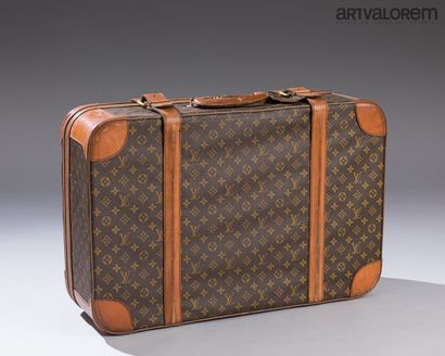 null LOUIS VUITTON - Suitcase

Stratos semi-rigid suitcase in monogrammed coated...