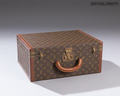 null LOUIS VUITTON

Valise super président en Toile enduite monogrammée LV

Bordures...