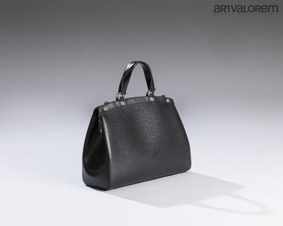 null LOUIS VUITTON 

Sac à main Brea en cuir épi noir	

Poignée en cuir lisse, fermeture...