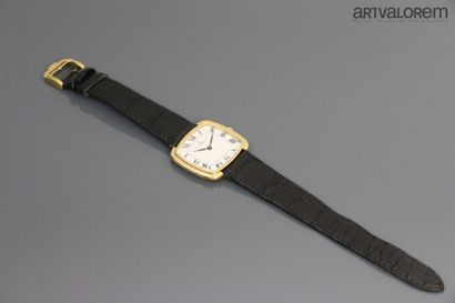 null BAUME & MERCIER 

Montre bracelet en or jaune 750°/°° cadran rectangulaire émaillé...