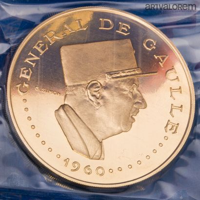 null Médaille en or de 10 000 francs à l'effigie du Générale de Gaulle, République...