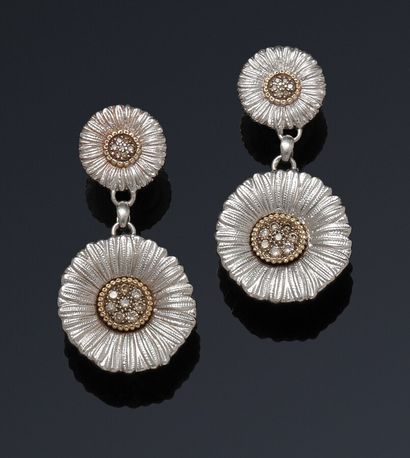 null BUCCELLATI 

Pair of ear clips Blossom collection in silver 925°/°° and vermeil...