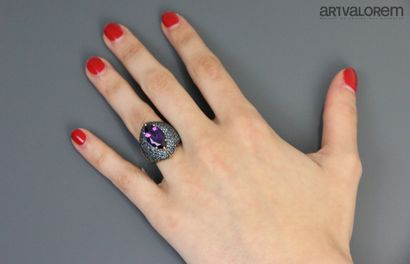 null Silver ring 925 °/°° vermeillé decorated with a navette cut amethyst surrounded...