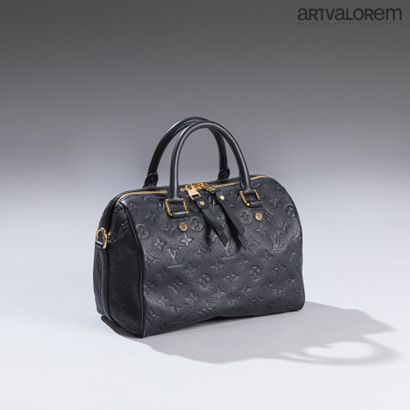 null LOUIS VUITTON

Speedy bag in blue grained calfskin embossed with the Vuitton...