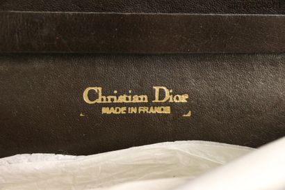 null CHRISTIAN DIOR

Brown crocodile clutch bag, brown lambskin and box lining, zipped...