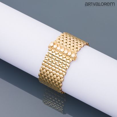 null Cuff bracelet in yellow gold 750°/°° with articulated snake chain, flap clasp...