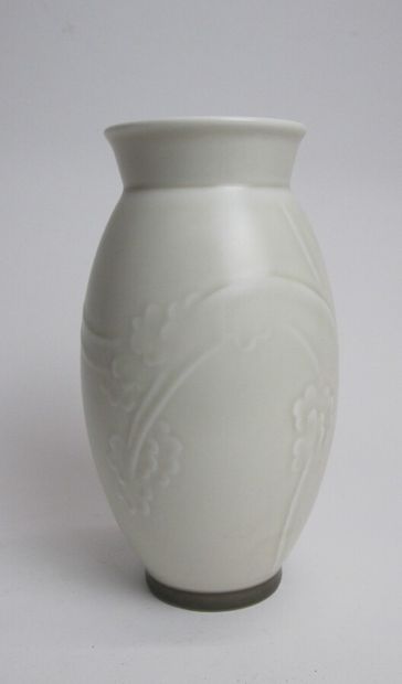 null SADOLIN Ebbe (1900-1982) & MANUFACTURE BING ET GRONDAHL

Ivory glazed ceramic...
