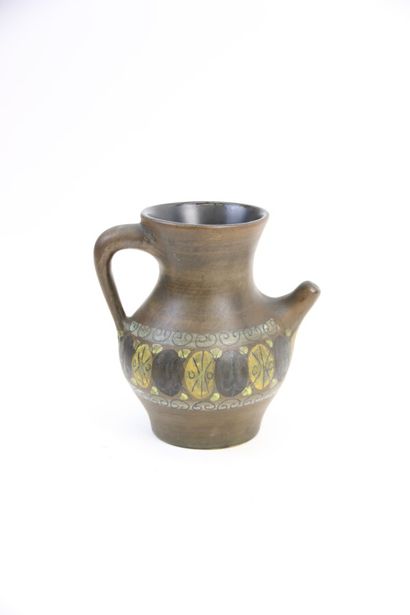 null Jean de LESPINASSE (1896-1979)

Brown enamelled stoneware pitcher decorated...