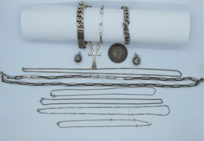 null Lot of silver jewels including: a bracelet marked Paul, a bracelet, a necklace,...