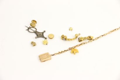 null - Dental gold 750°/°° weight: 30,2 g

- Watch chain holding a medallion with...