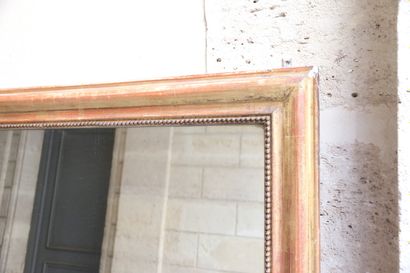 null 
Gilded moulded stucco mirror with beadwork


158 x 115 cm



(Accidents)
