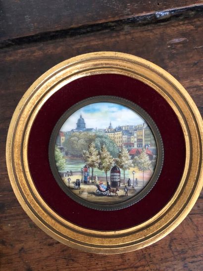 null 
Two painted miniatures depicting an animated square "Old Paris".




Diameter...