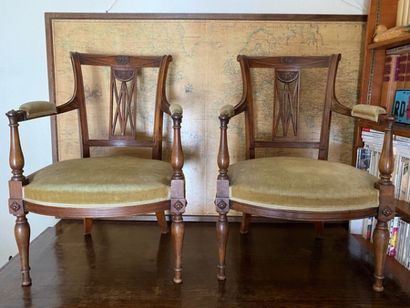 null Pair of armchairs in natural wood carved with rosettes, reversed back. 

Directoire...