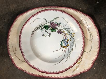 null SARREGUEMINES butterfly model.

Part of table service including : 14 soup plates,...