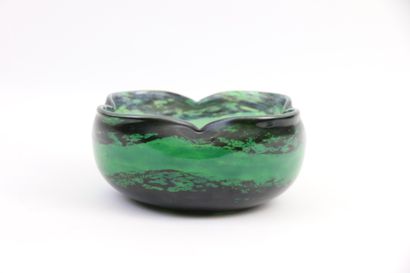 null DAUM Nancy

Green and black glass bowl signed with pinched edges.