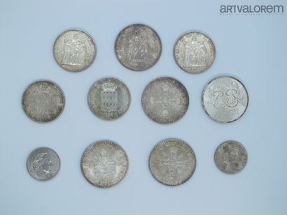 null 50 francs silver Hercules, 2 pieces of 10 francs silver Hercules

3 silver coins...