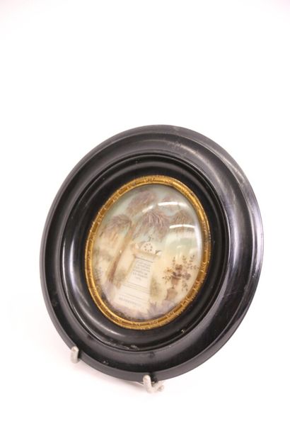 null Mourning medallion in hair in an oval blackened wood frame

France, second half...